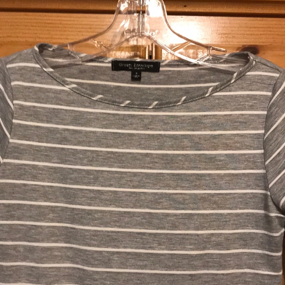 3/$15 ๐ Half Sleeve Gray w/White Stripe T-Shirt -S - Picture 5 of 5